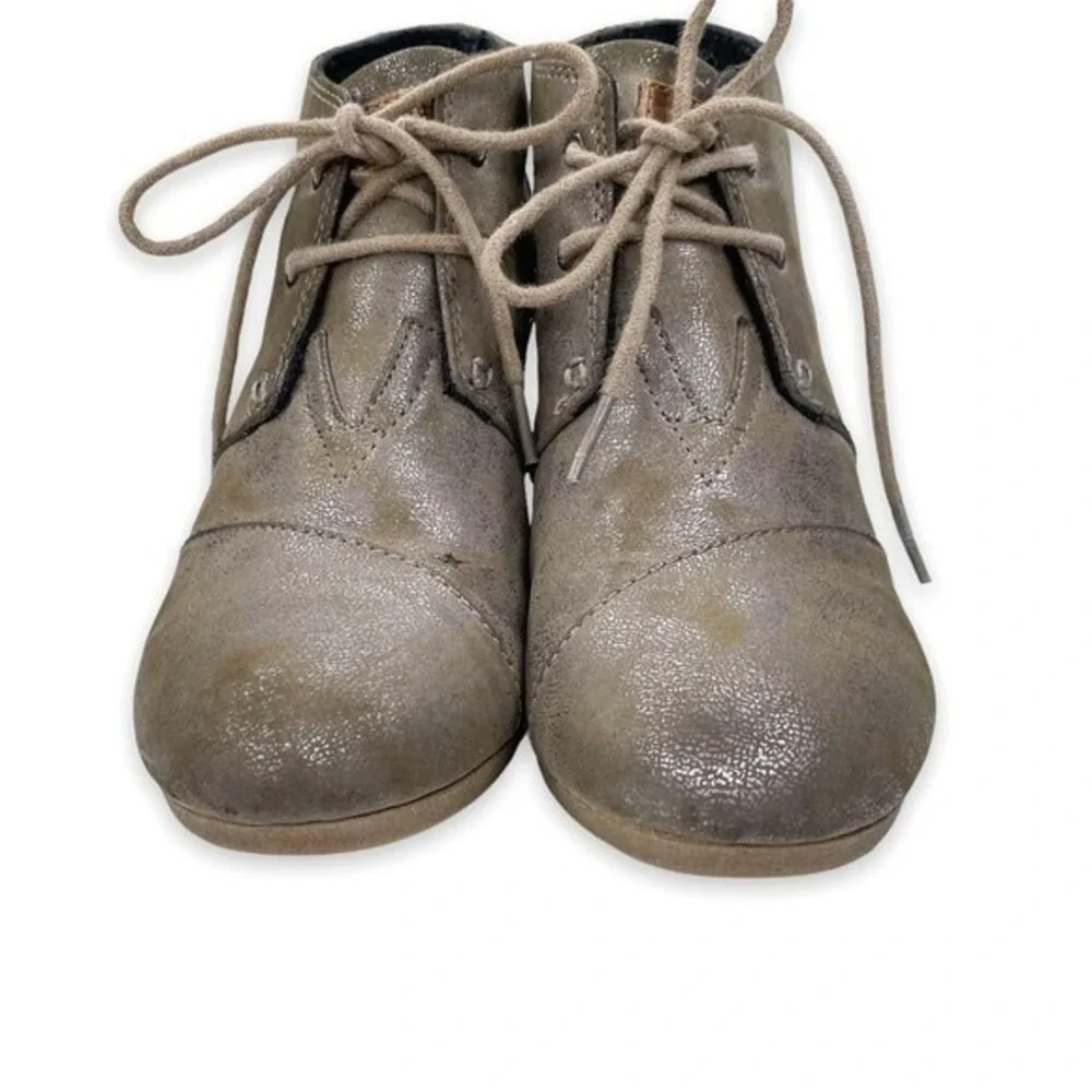 TOMS Desert Wedge Taupe Metallic Suede Lace Up Ankle Booties Womens 7.5 00814‎